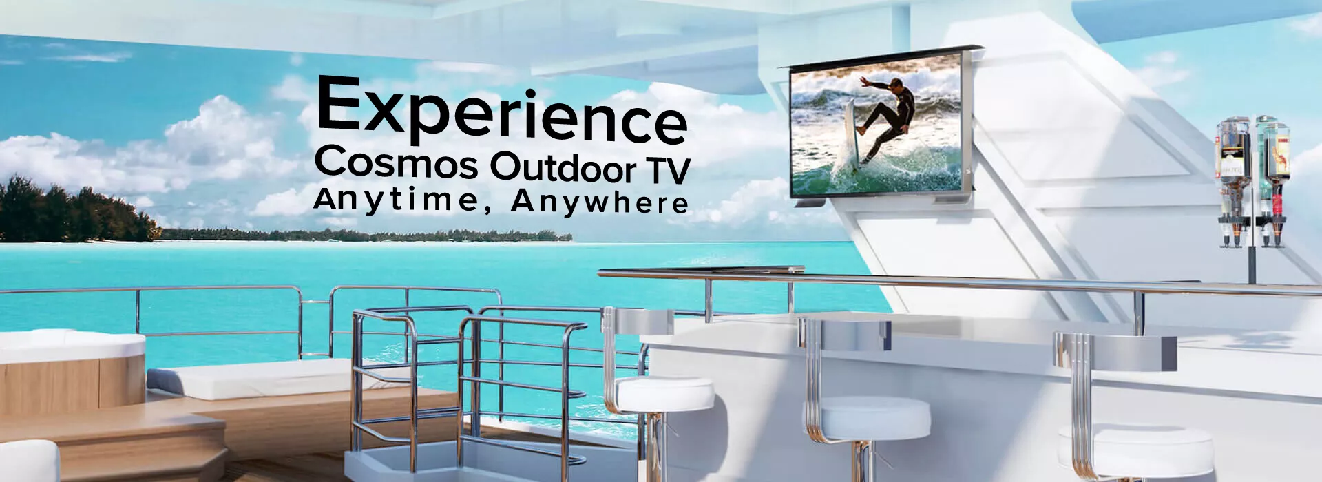 Un asiento blanco en un yate con un televisor exterior sobre una pared blanca.