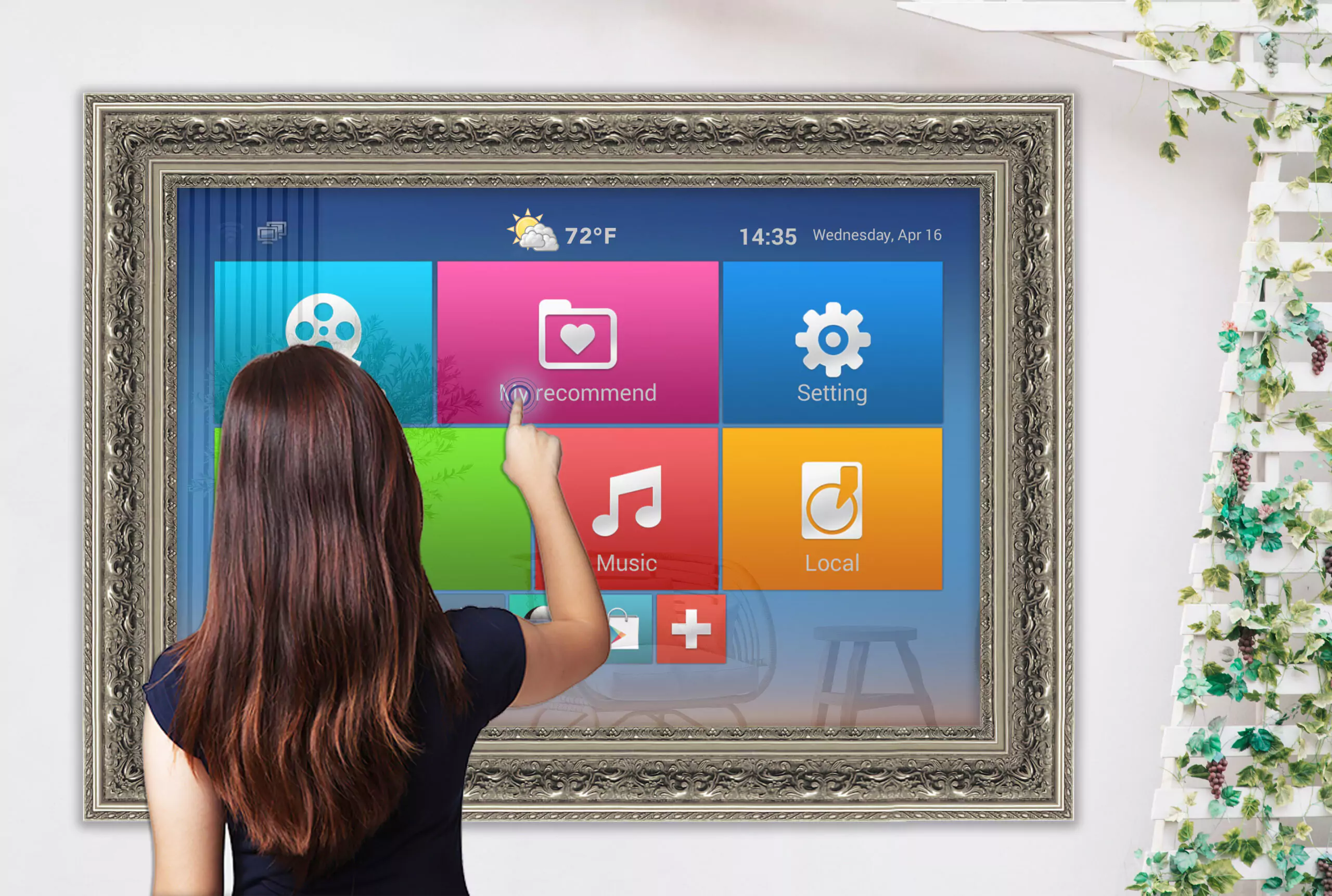 Un TV espejo inteligente con pantalla táctil montado en una pared blanca con un diseño único en plata.