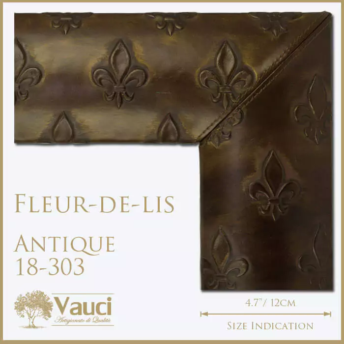 Fleur-de-lis antique vauci frame with its size indication on a white background.