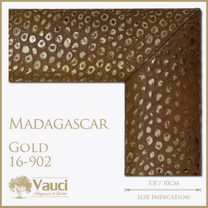 Madagascar gold vauci frame with its size indication on a white background.