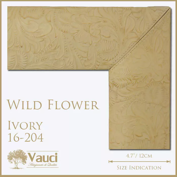 Wild flower ivory vauci frame with its size indication on a white background.