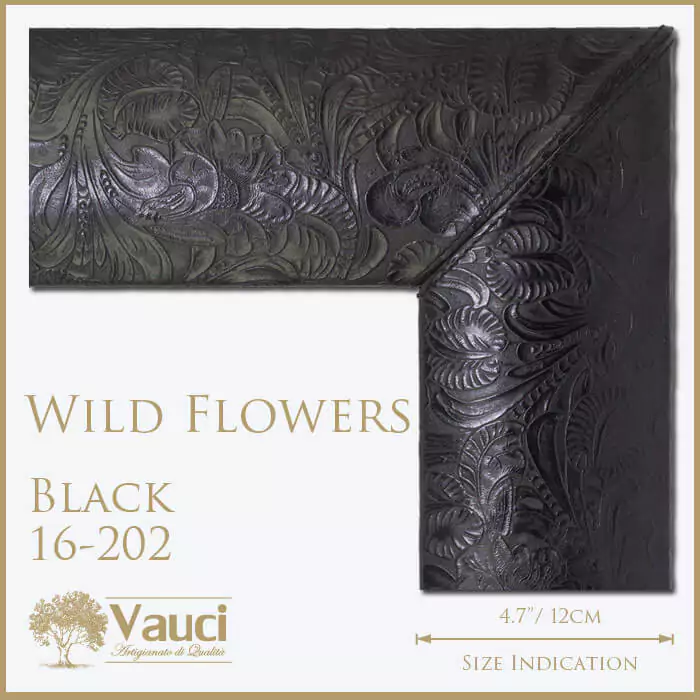 Wild flower black vauci frame with its size indication on a white background.