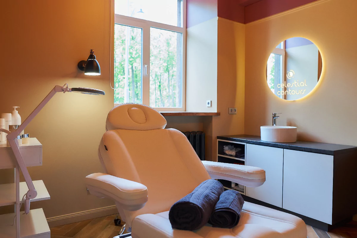 Cosmetology office with circular mirror led light logo above a white washbowl from Qatar.