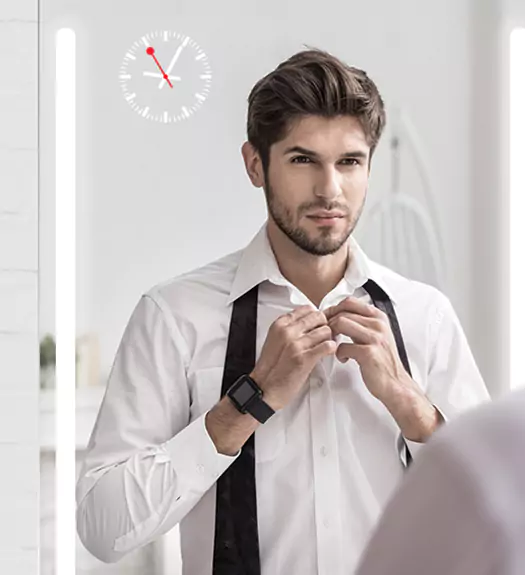 Televisor espejo personalizado con reloj analógico, que muestra la hora en Santiago.